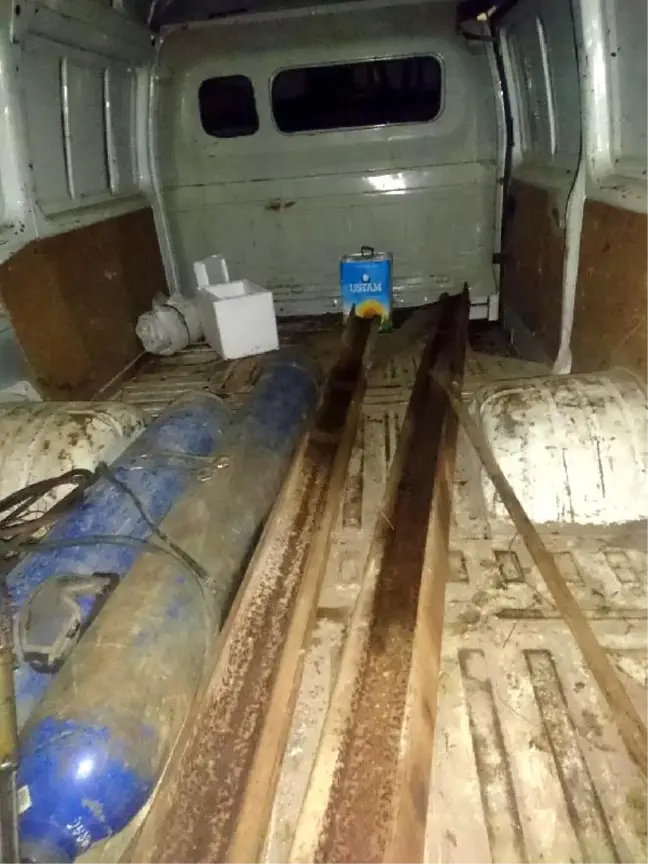 Karabük'te Durdurulan Minibüste, Demir Yolu Rayı Bulundu