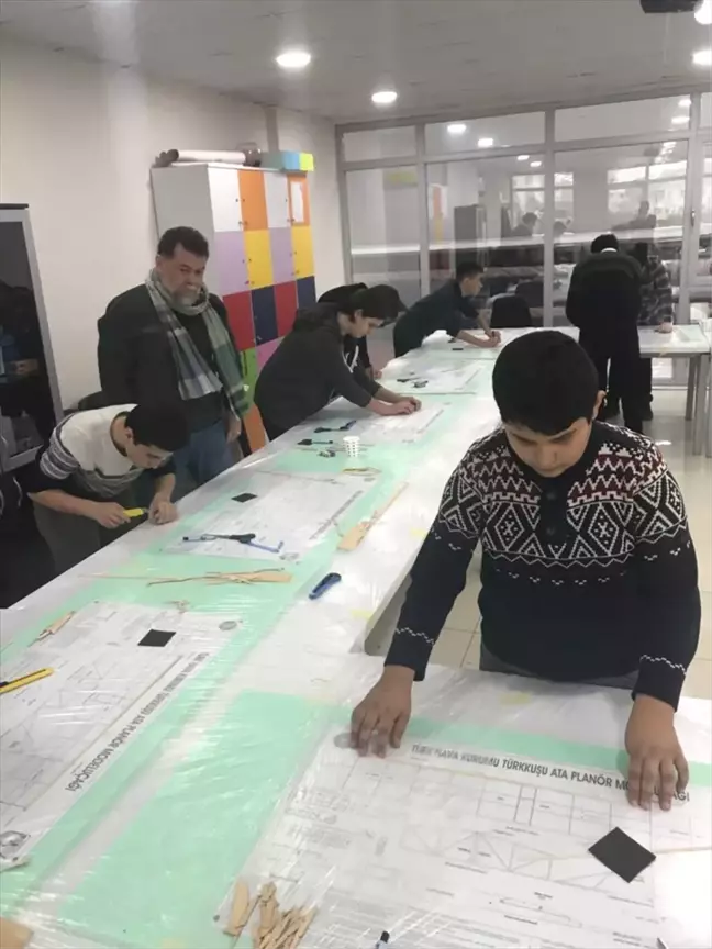 Darıca'da Öğrencilere Model Uçak Kursu