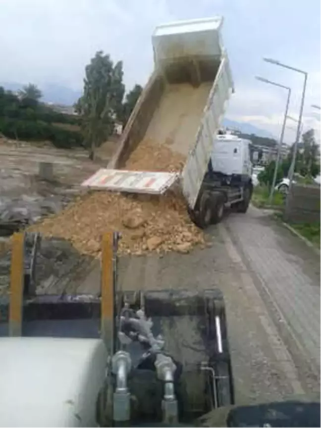 Fen İşleri Ekipleri Mevsimsel Çalışmalarını Sürdürüyor