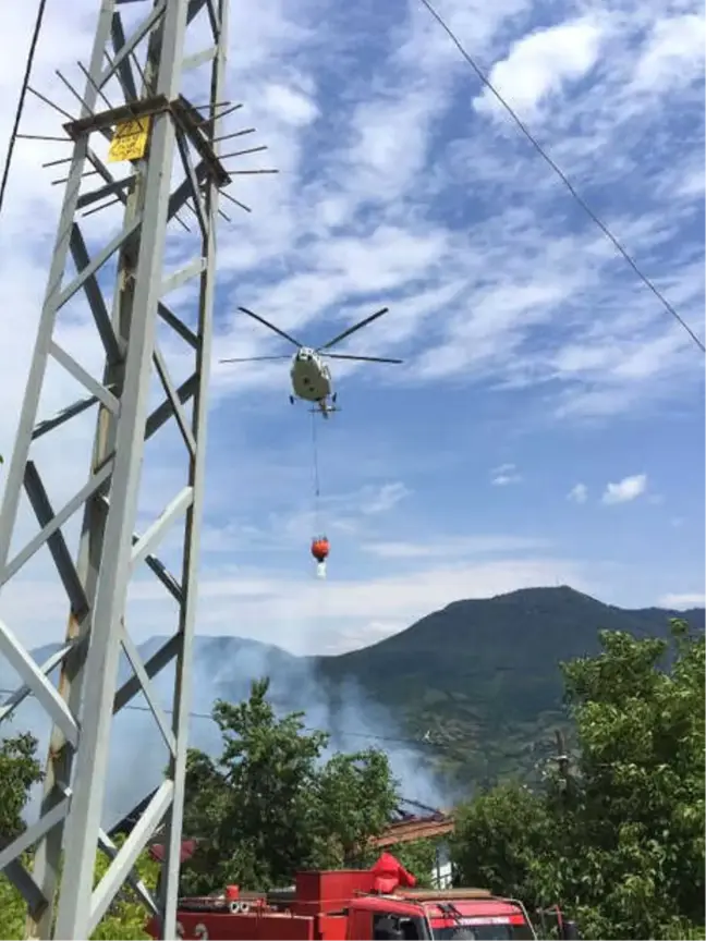 Karabük'te Yanan Evlere Helikopterle Müdahale Edildi