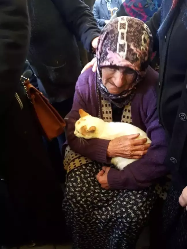 Şehidin Cenazesinde Duygulandıran Anlar