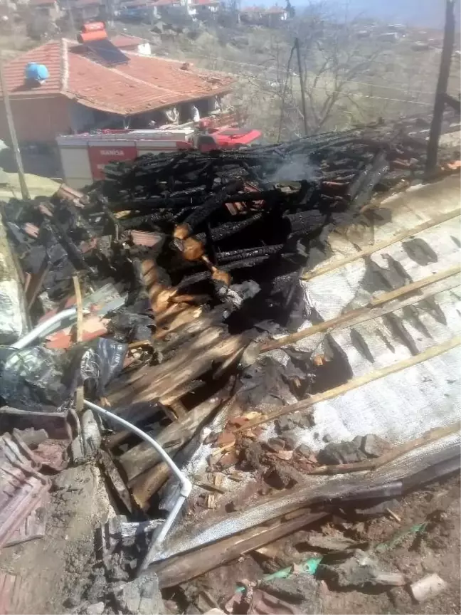 Alevler 2 Katlı Ahşap Evi Küle Çevirdi
