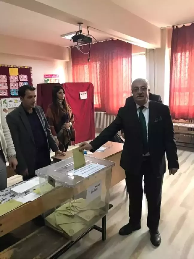 Erzurum'da Otomobil Takla Attı; AK Parti'li Aday ile 4 Akrabası Yaralı