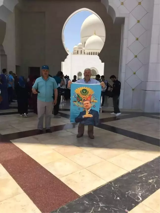 Dubai'de Erdoğan Posterine Gözaltı