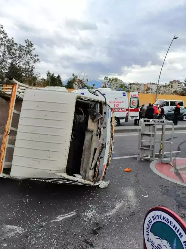 Kayseri'de Devrilen Kamyonetin Sürücüsü Yaralandı