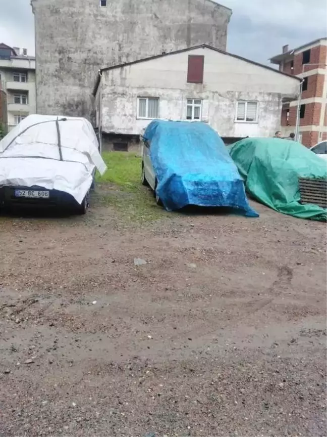 Ordu'da dolu, fındık ağaçları ve araçlara zarar verdi