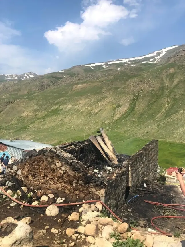 İkizdere'de çıkan yangında 1 kişi yanarak hayatını kaybetti