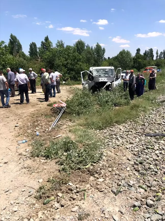 Konya'da hemzemin geçitte kaza: 4 yaralı