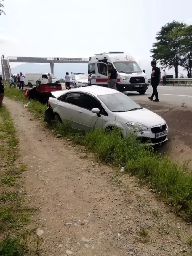 Giresun'da iki otomobil çarpıştı kazası: 4 yaralı