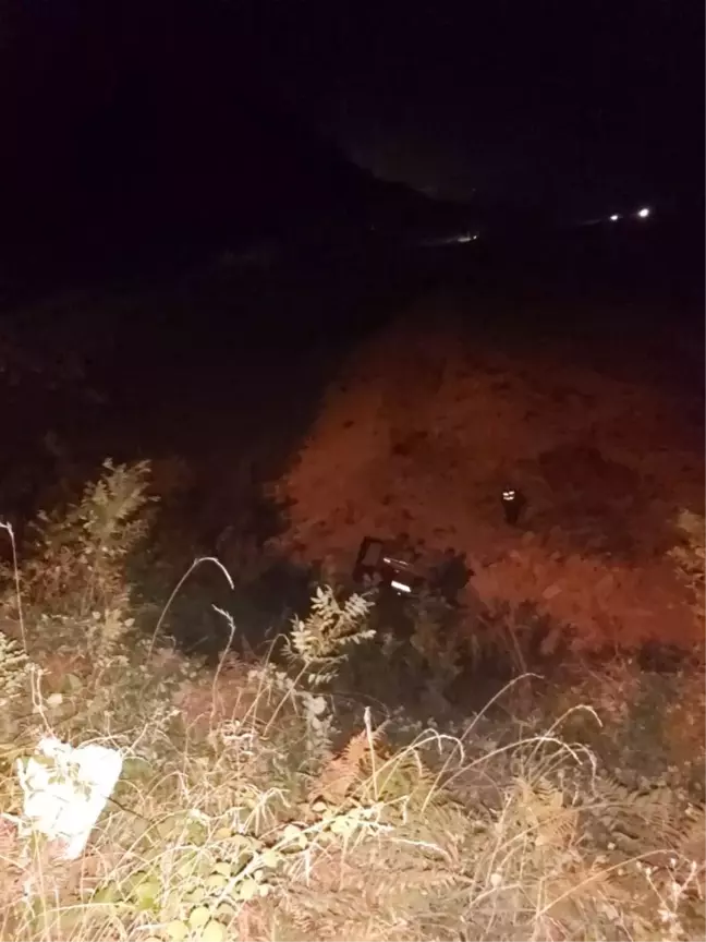 Türkeli'de minibüs şarampole uçtu: 1 yaralı