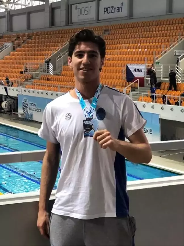 Derin Toparlak'tan yüzmede dünya üçüncülüğü