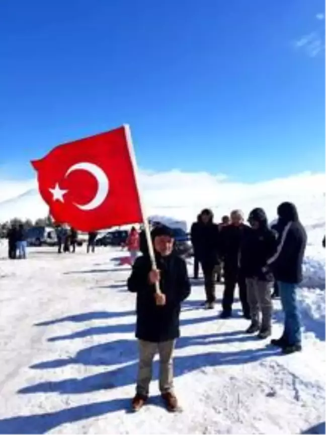 Ordu'dan AP'de Türk bayrağını yırtan ırkçı Yunan milletvekiline tepki