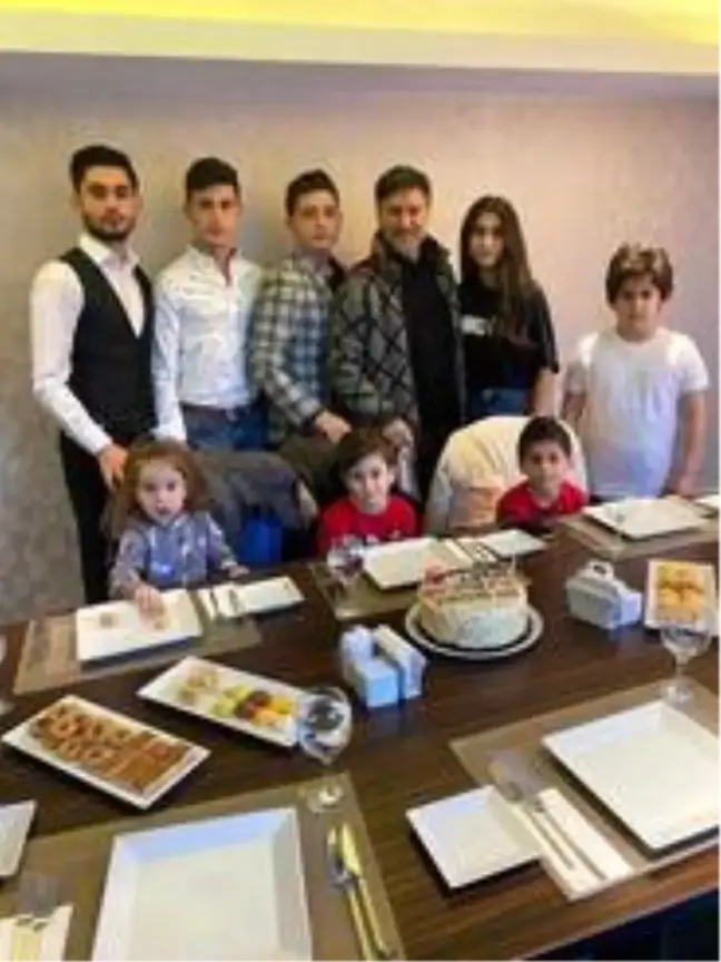 İzzet Yıldızhan çocuklarıyla mutluluk pozu verdi