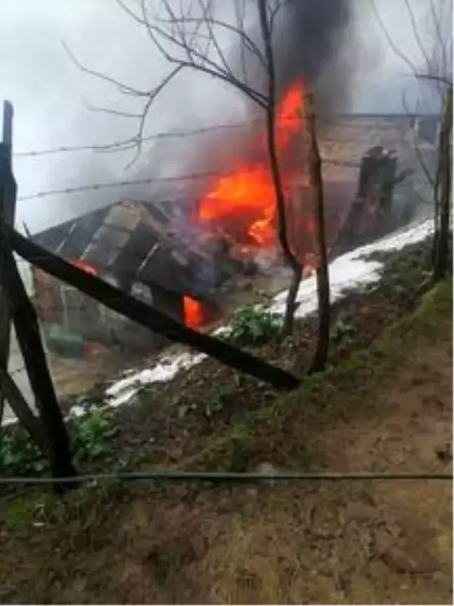Giresun'da yangın çıkan ev kullanılamaz hale geldi