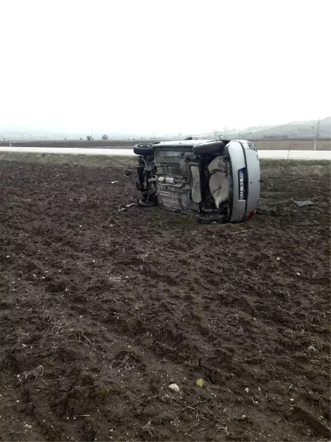 Şuhut'ta otomobil takla attı: 2 yaralı