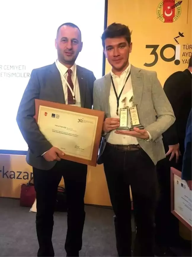 Anadolu Üniversitesi öğrencisine 2 ayrı ödül