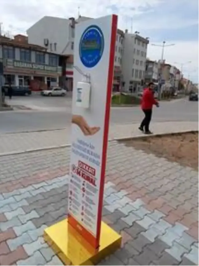 Sarıkaya Belediyesi ilçenin belirli noktalarına dezenfekte standları yerleştirdi