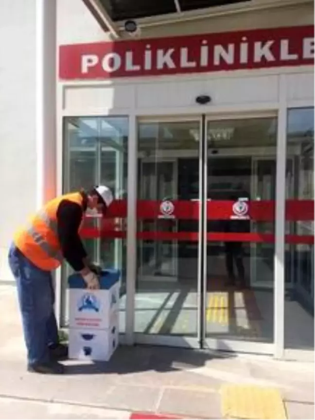 Şereflikoçhisar'da kullanılmış maske ve eldivenler tıbbi atık kutularında toplanacak