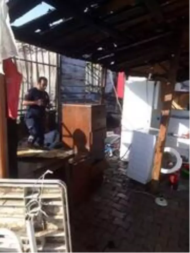 Antalya'da tarım işçilerinin barakasında yangın