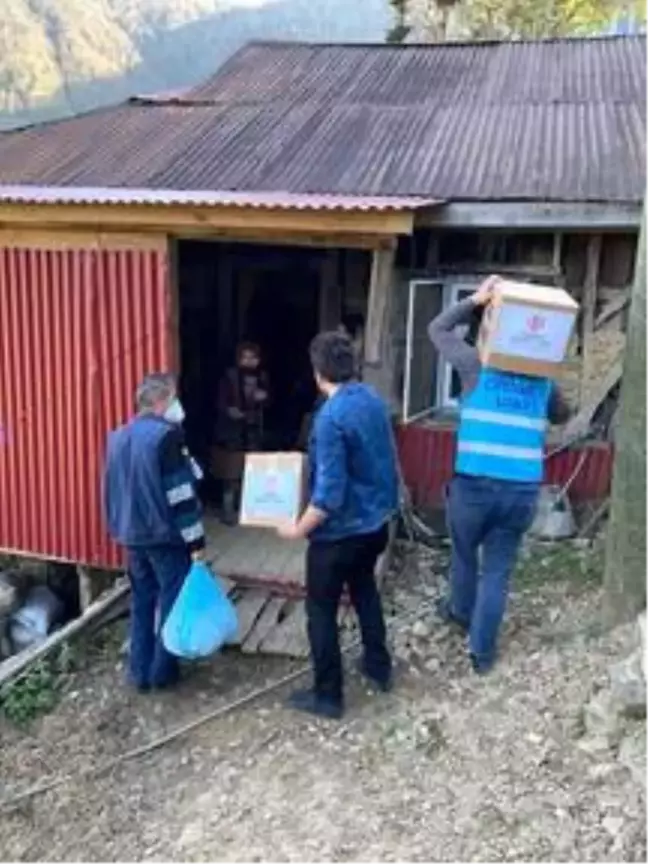 Güce Müftülüğünden ihtiyaç sahiplerine gıda paketi