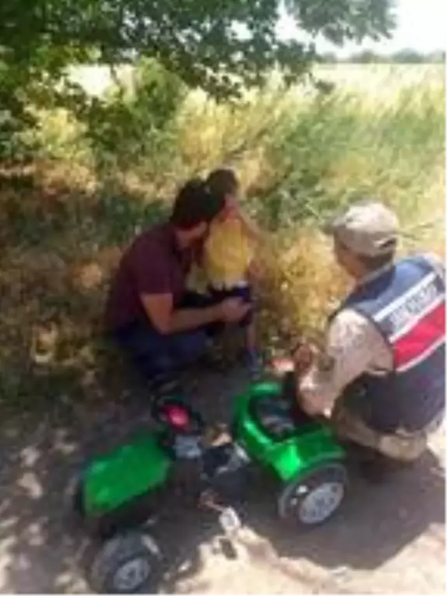 Pedallı arabasıyla dolaşırken kaybolan Ömer, 5 saat sonra bulundu