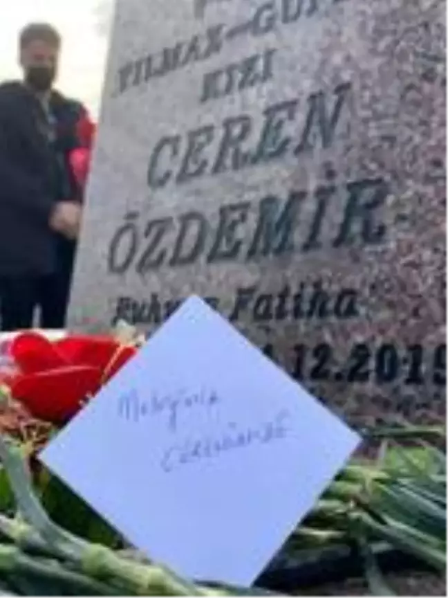 Ceren Özdemir, 1'inci ölüm yıl dönümünde mezarı başında anıldı