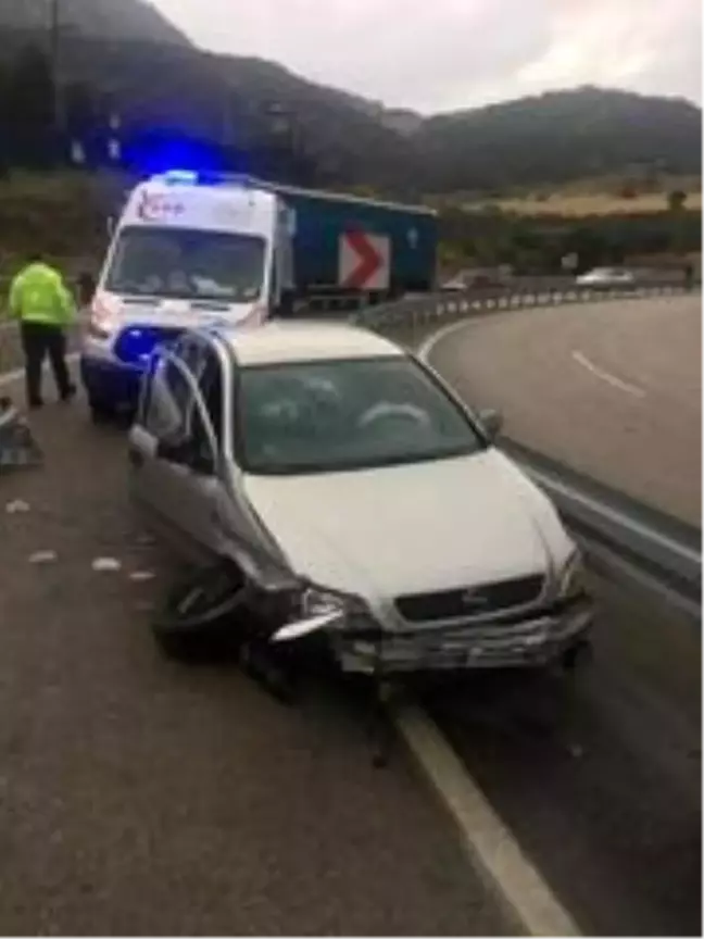 Eğirdir'de otomobil bariyerlere çarptı: 1 yaralı