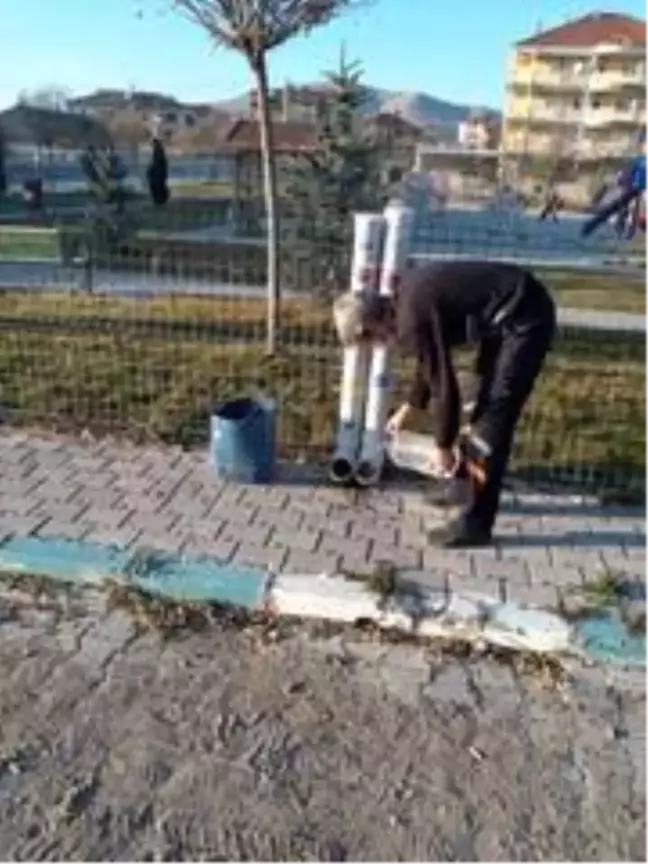 Emirdağ Belediyesi soğuk havalarda sokak hayvanlarını unutmadı