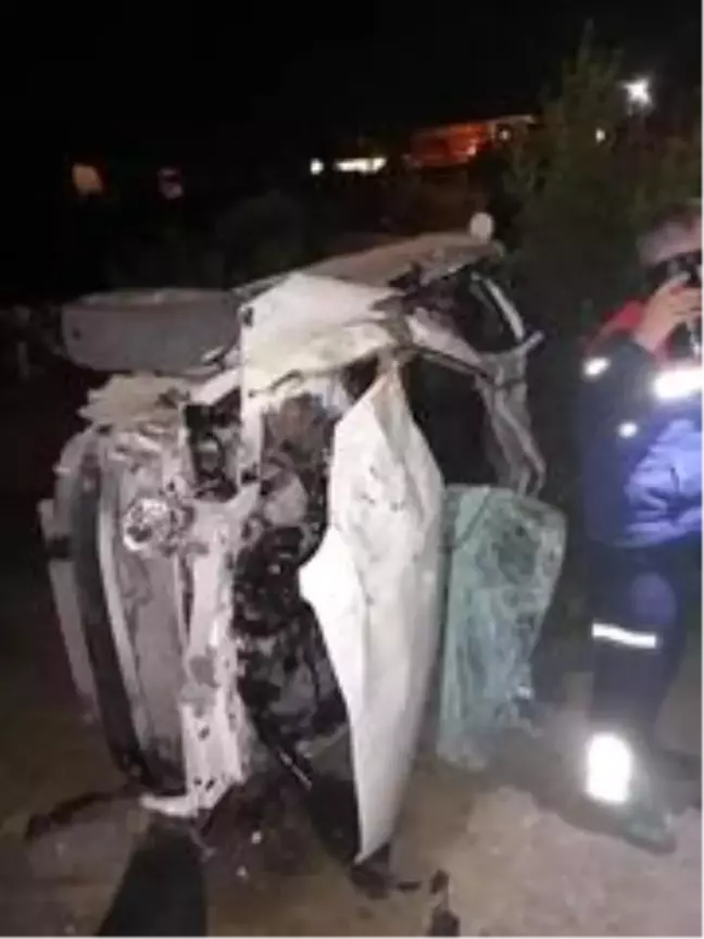 Adana'da otomobil portakal bahçesine devrildi: 2 ölü