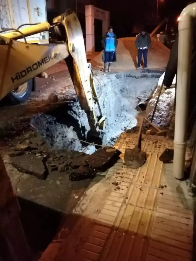Çorum'da su borusu patladı, evleri su bastı