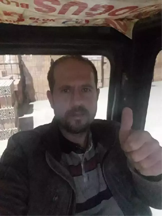 Kamyonete arkadan çarpan otomobilin sürücüsü hayatını kaybetti