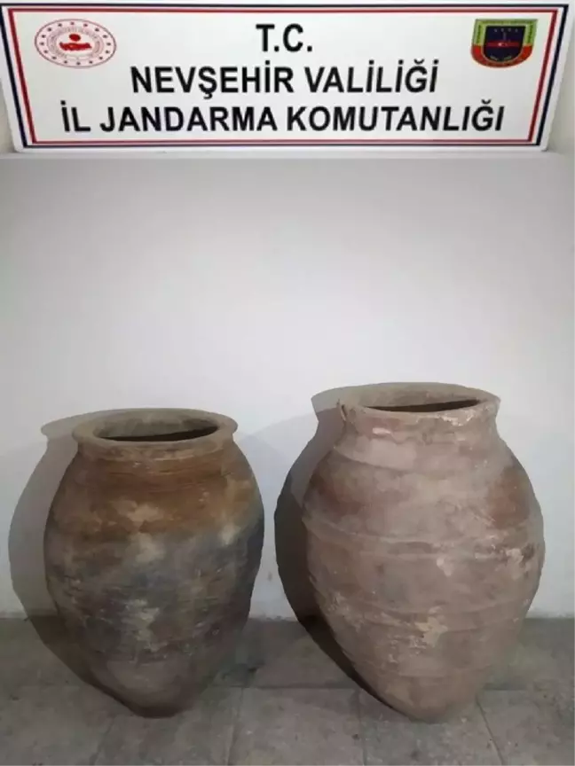 Kapadokya'da kaçak kazıda çıkartılan 2 adet küp ele geçirildi