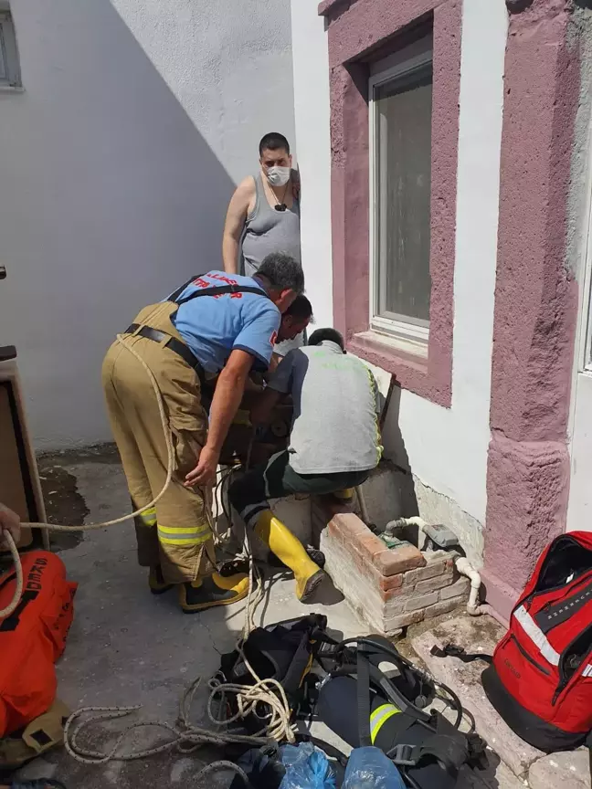 Balıkesir'de su kuyusuna düşen kişi itfaiye ekiplerince kurtarıldı