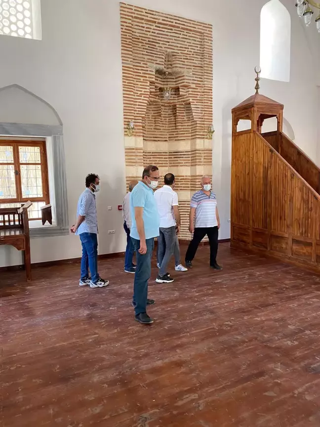 Mersin Vali Yardımcısı Süleyman Deniz, Mamure Kalesi restorasyon çalışmalarını inceledi
