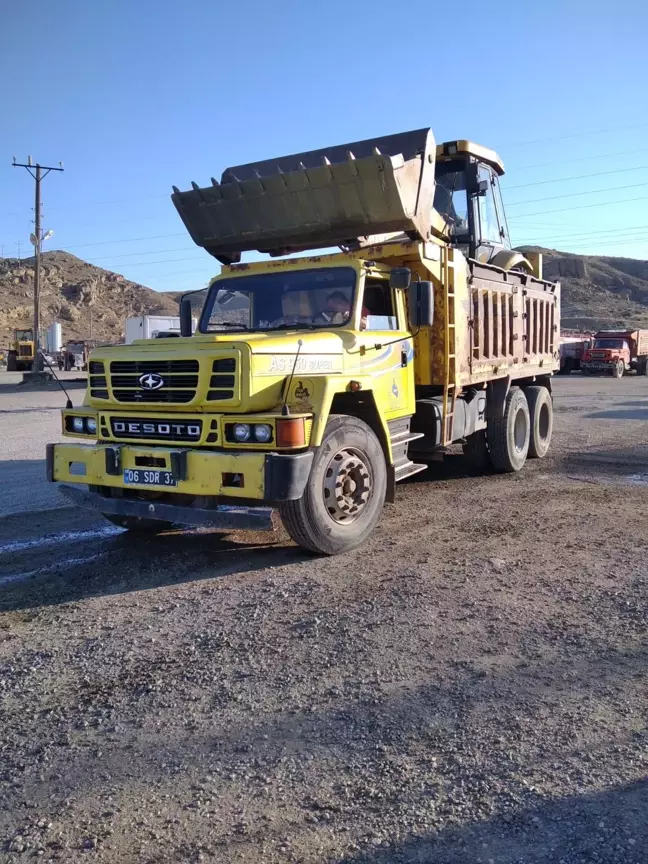 Şereflikoçhisar'dan Kastamonu'ya destek için 2 kamyon ve 1 kepçe gönderildi