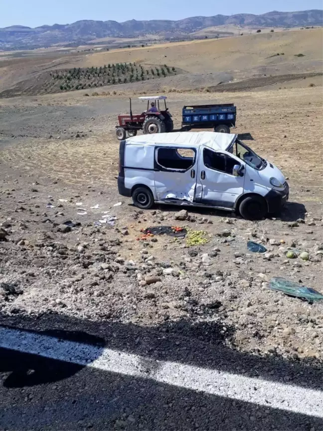 Gercüş'te minibüs devrildi, sürücüsü yaralandı