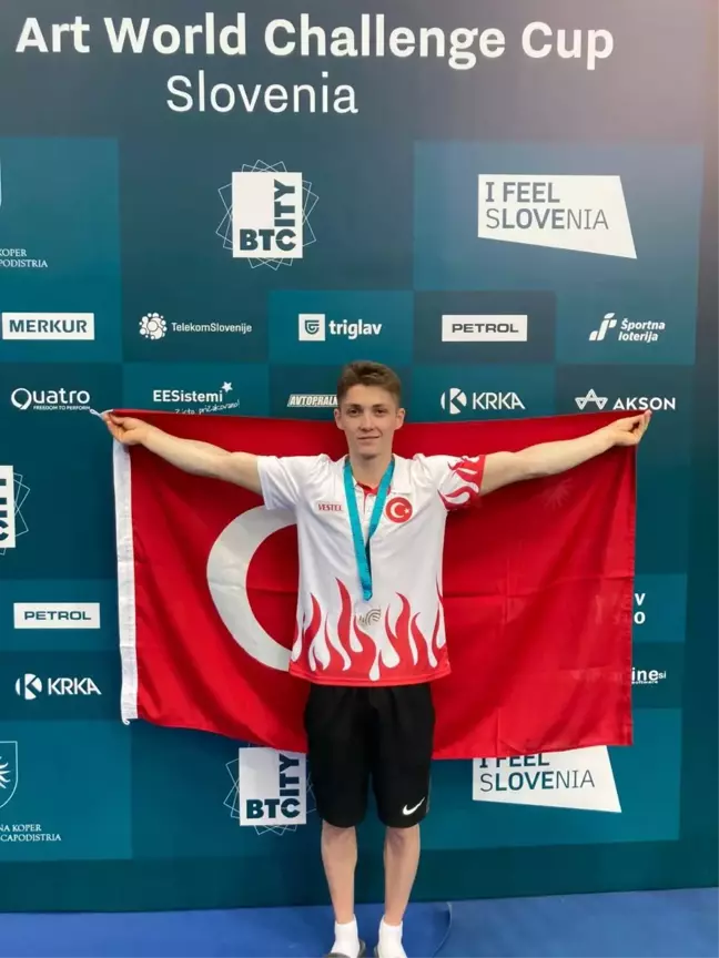 Milli cimnastikçi Sercan Demir, Slovenya'da altın madalya kazandı