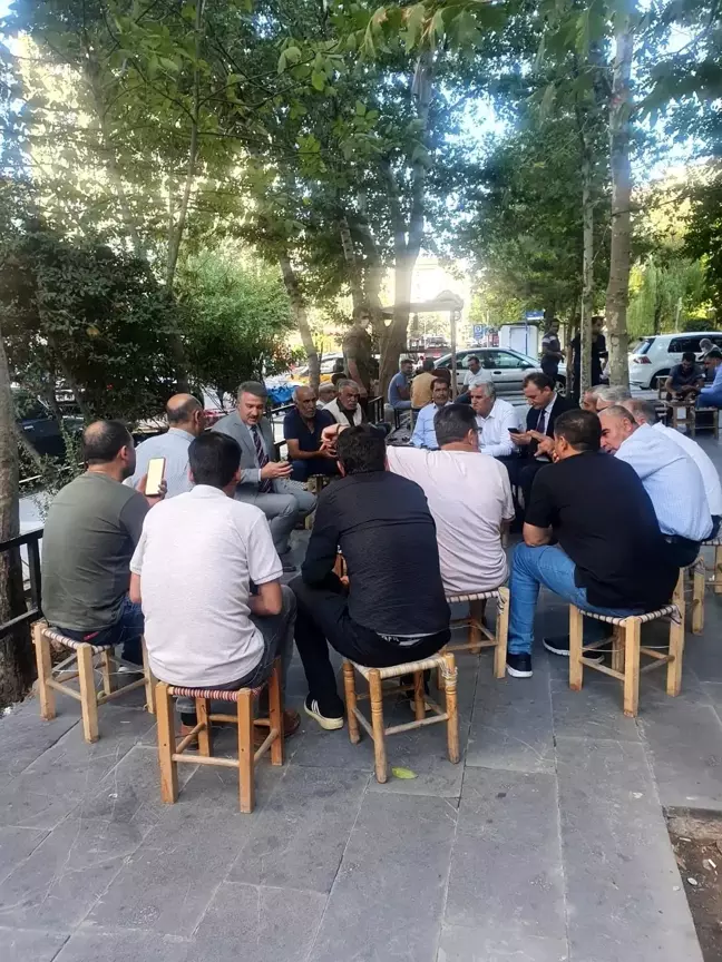 Diyarbakır Emniyet Müdürü Hüseyin Aşkın kahvehanede vatandaşlarla bir araya geldi