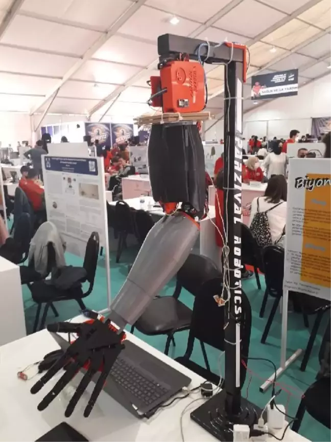 'Biyonik Robot Kol ve El' projesi TEKNOFEST finalinde