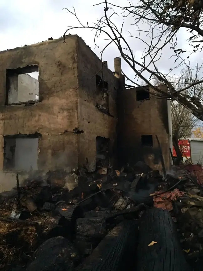 Burdur'da iki katlı evde çıkan yangın hasara neden oldu