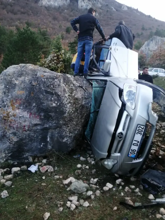 Son dakika haberleri... Bilecik'te şarampole devrilen otomobildeki 1 kişi öldü