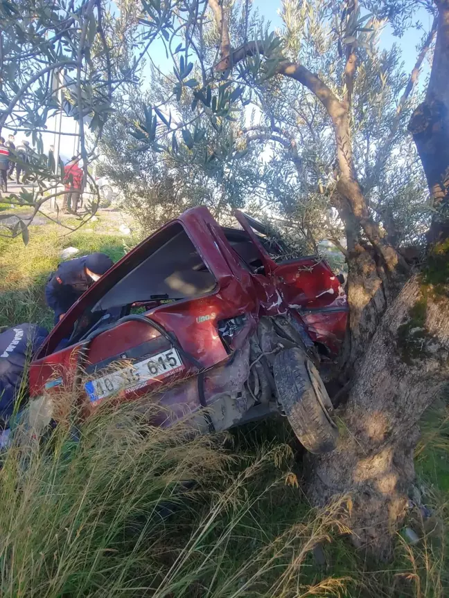 Balıkesir'de iki otomobilin çarpıştığı kazada 4 kişi yaralandı