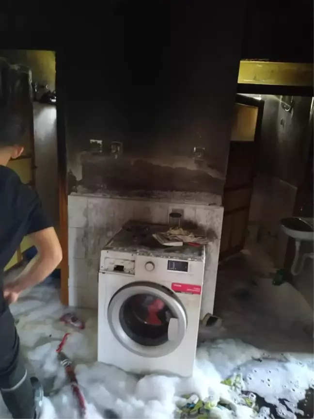 Muğla'da 2 katlı evde çıkan yangında bir kişi dumandan etkilendi