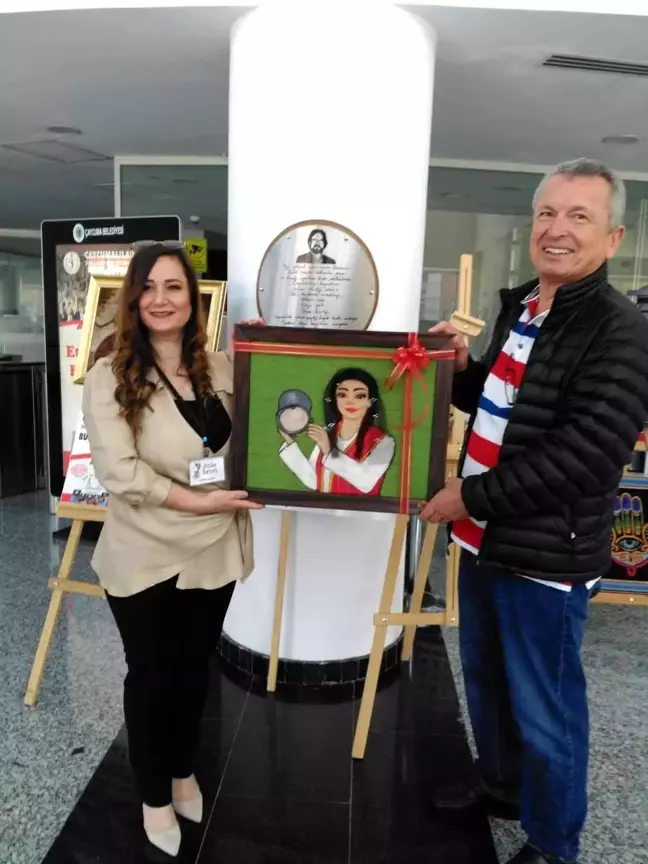 'Bakraçlı kadın' keçe sanatı tablosu hediye edildi