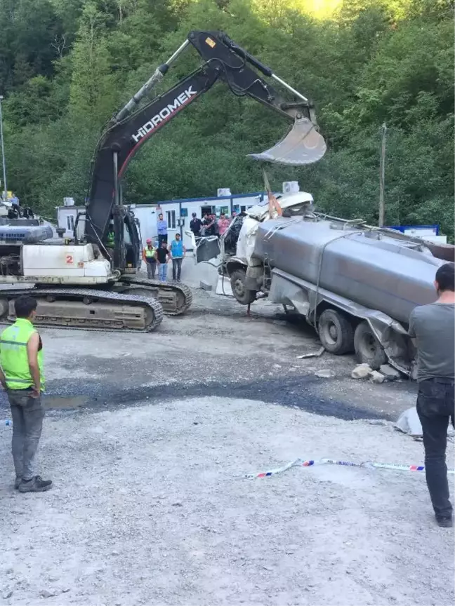 Su tankerinin güvenlik kulübesinin üzerine devrildiği kazada ölü sayısı 2'ye yükseldi