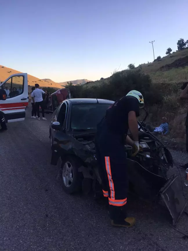 Malatya'da otomobillerin çarpışması sonucu 6 kişi yaralandı