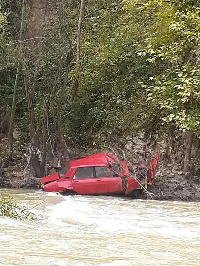 Son dakika haberi! Otomobil, Melen çayına uçtu: 1 yaralı