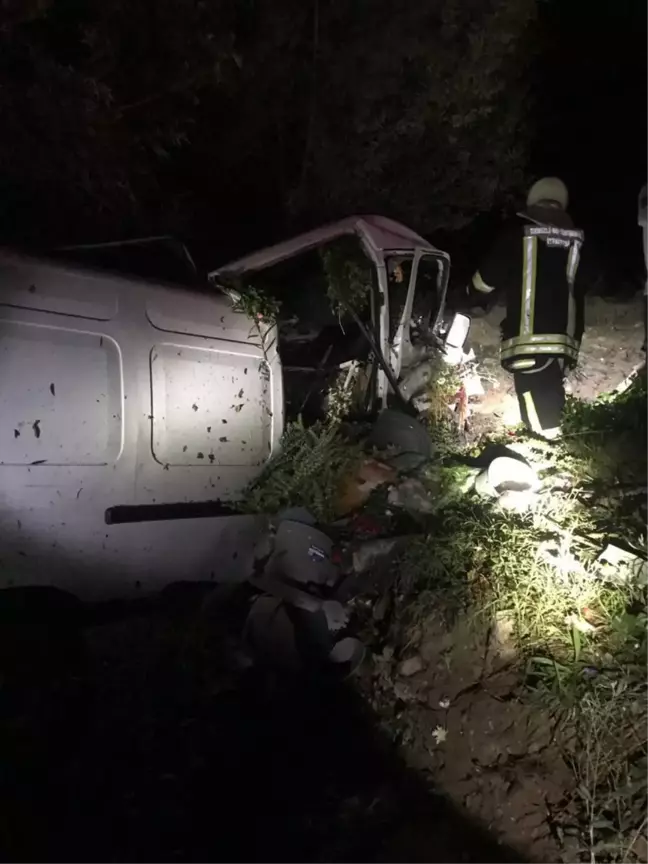 Denizli haberi: Denizli'de devrilen minibüsün sürücüsü öldü