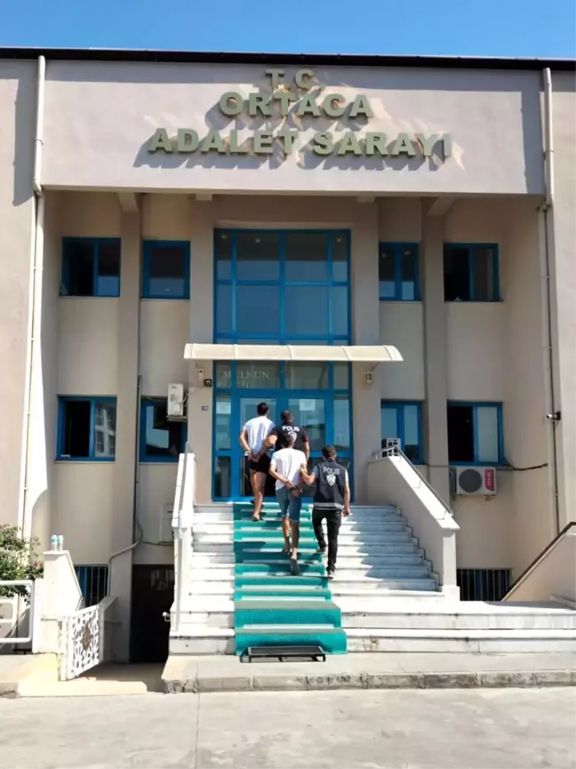 Son dakika haberleri... İnşaat malzemesi çalarken yakalanan zanlılar adliyeye sevk edildi