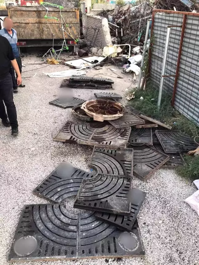 Çalıntı rögar kapağı ve mazgalları satan 2 şahıs yakalandı